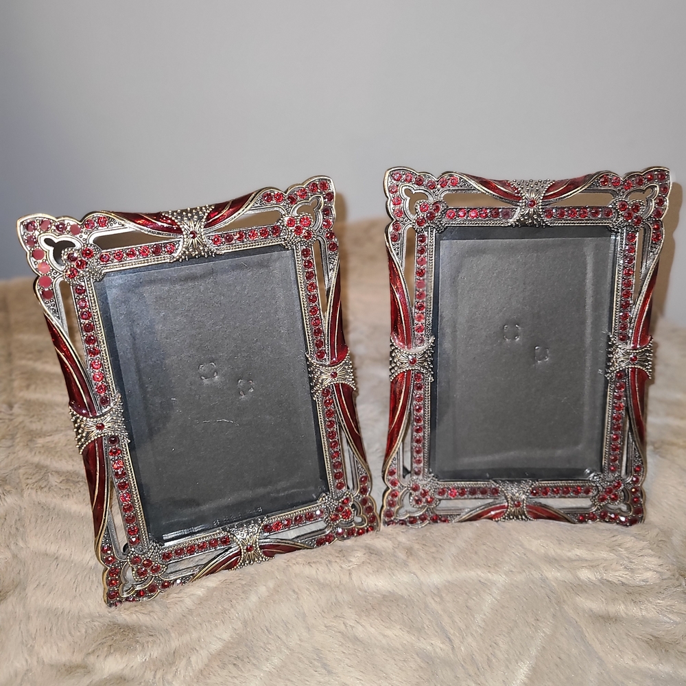 Elegant Red and Silver Picture Frame Set 5 x 7 in